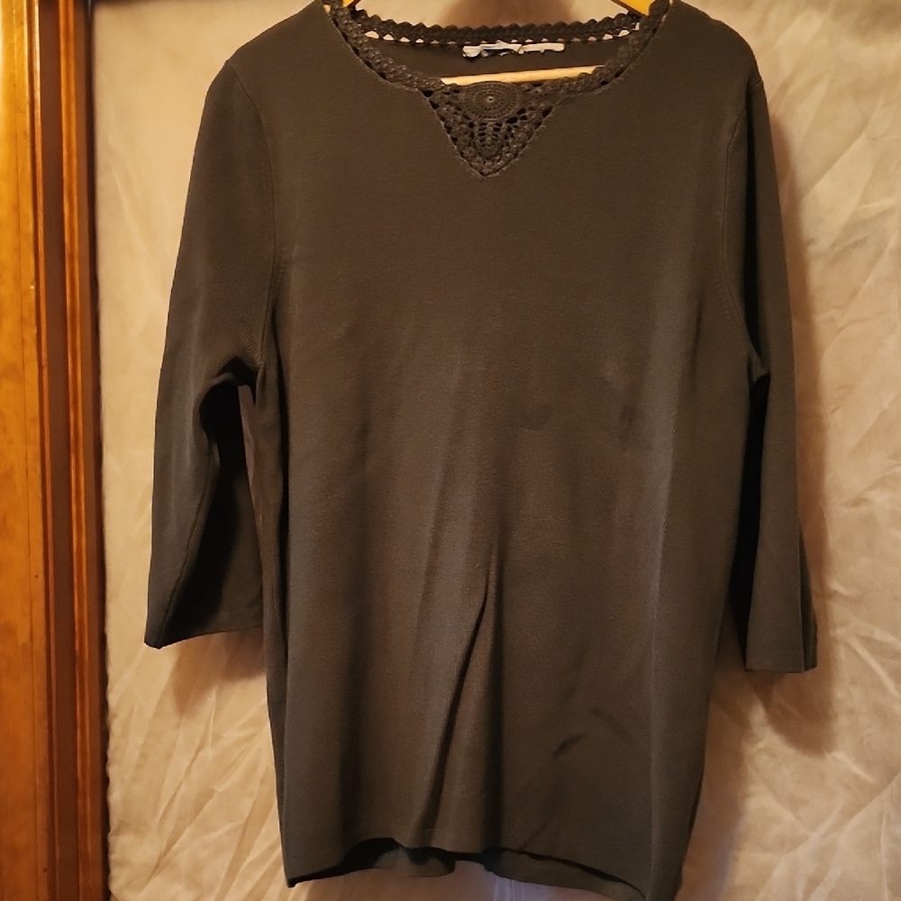 Huntee Green Crochet Trim Top